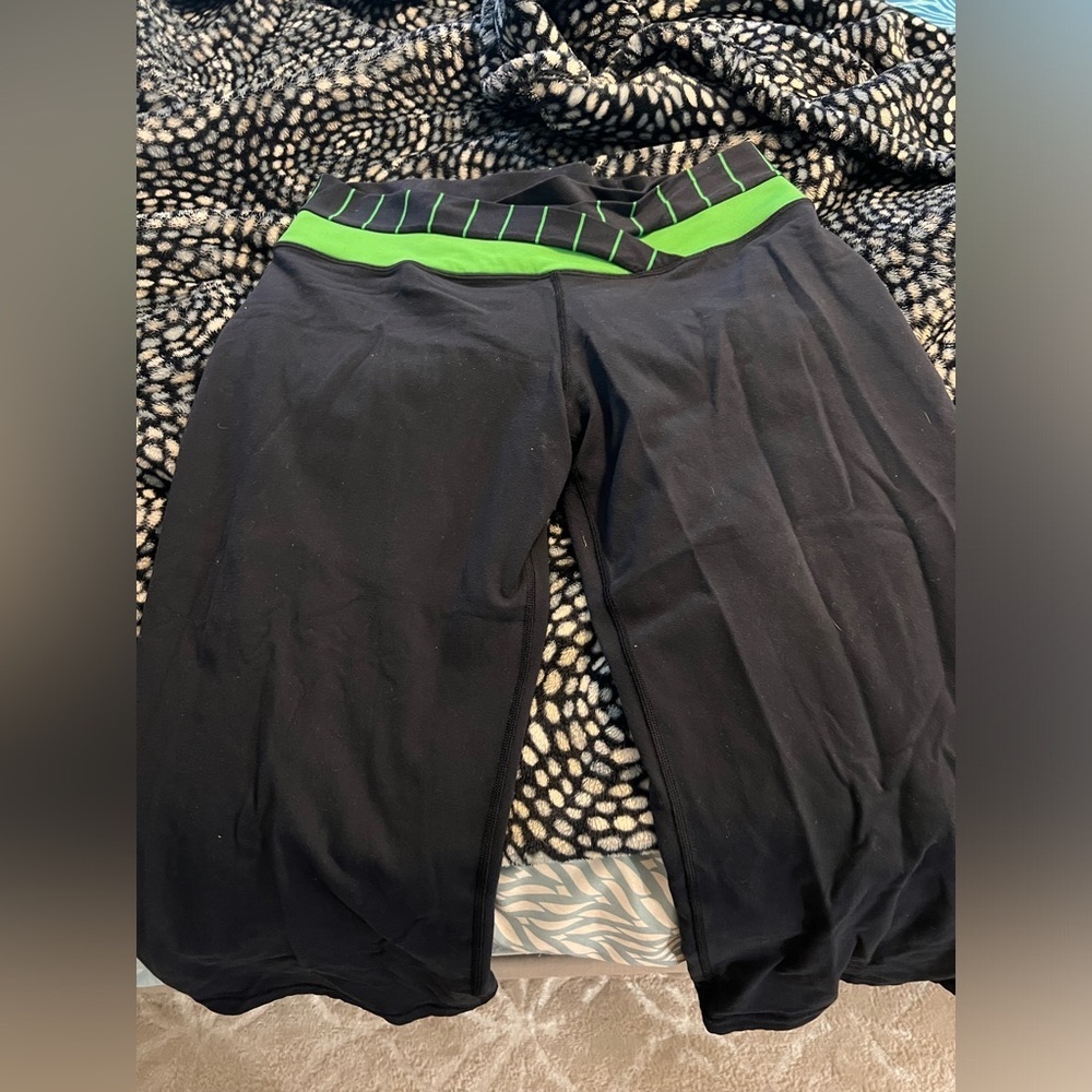 Lululemon Capri athletic pants. Navy blue with green trim. Size 10 without tags.
